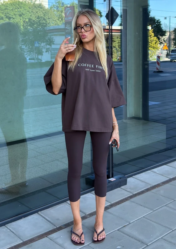 Ace - Koszulka oversize "Coffee First" Brązowa