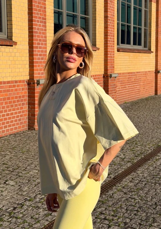 Ace - Banana yellow oversized T-shirt "Mosquito"