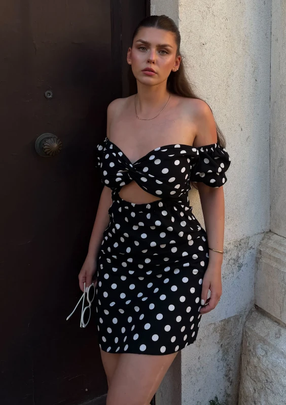 Rosita - Elegancka czarna sukienka lniana w grochy - Mosquito