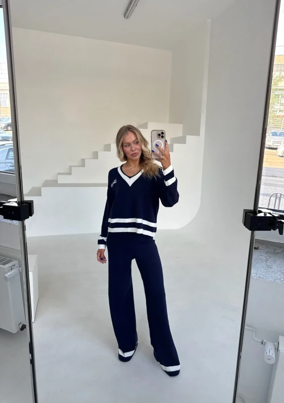 Crest - Sweter V-neck z kontrastowymi detalami Granatowy