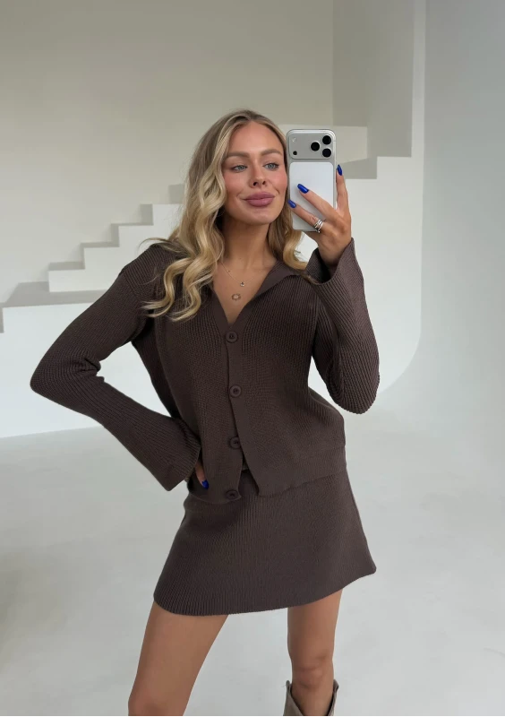 Livia - Rozkloszowana dzianinowa spódniczka mini Ciemny Latte