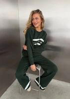 Varsity - sweter z kontrastową wstawką i haftowanym logo Zielony