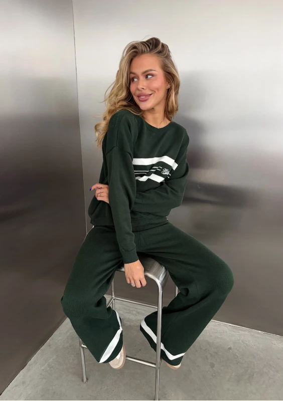 Varsity - Green sweater with an embroidered logo