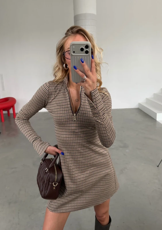 Riva - Fitted cheerful checked mini dress