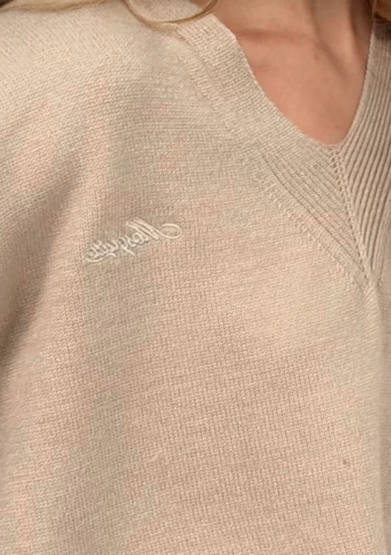Blake - Classic beige sweater with an embroidered logo and shoulder pads