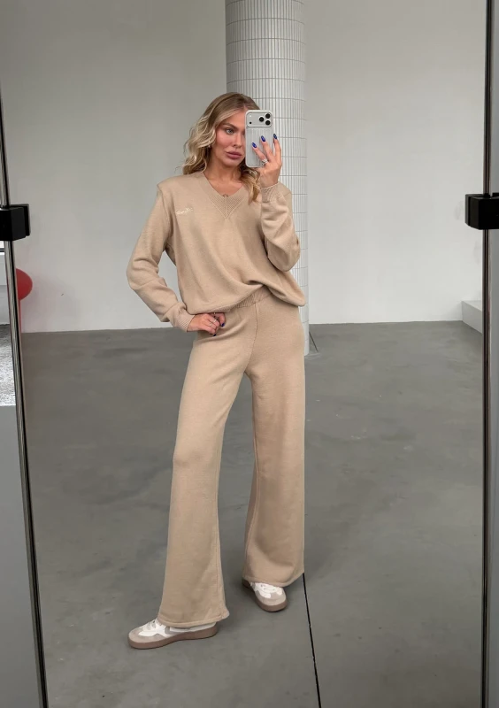 Yoko - Classic beige sweater pants