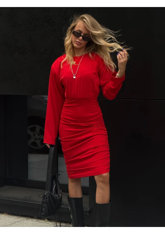 Romy - Marszczona sukienka midi z poduszkami i długim rękawem Red