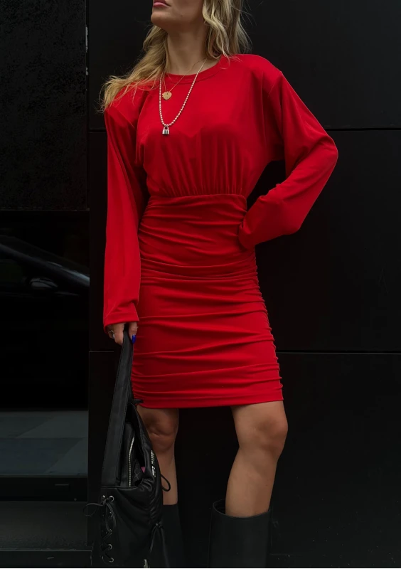Romy - Marszczona sukienka midi z poduszkami i długim rękawem Red