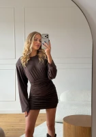 Sone - Marszczona sukienka mini z poduszkami i długim rękawem Brown