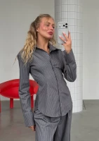Soho - Taliowana koszula w prążki z poduszkami Szara