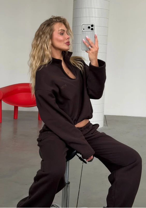 Wells - Dark chocolate brown jumper with shoulder pads