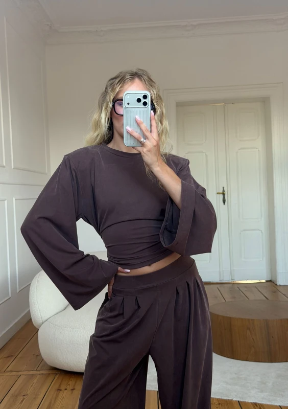 Shape - Brown shaping top with shoulder pads