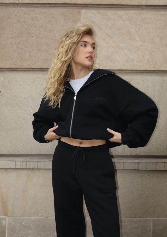 Wells - Black zipped hoodie