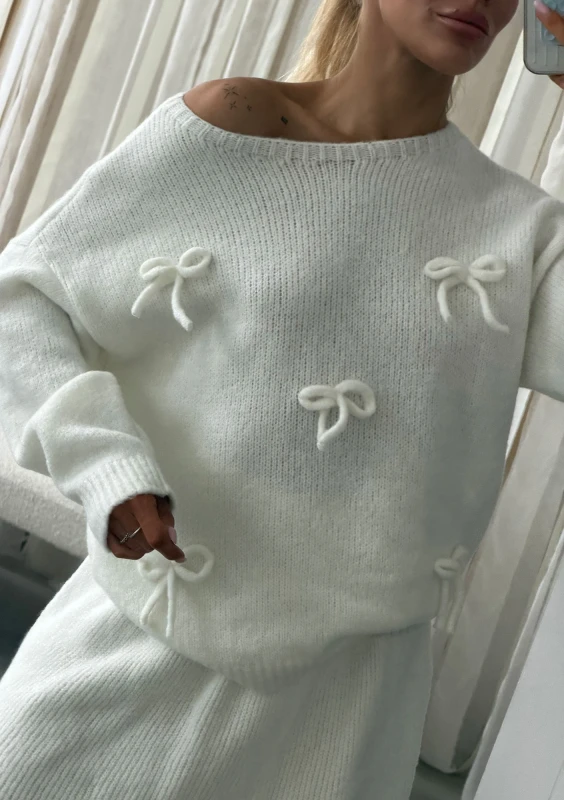 Belle - Ecru sweater with ribbons