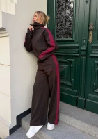 Cano Stripe - Chocolate brown sweatpants with claret stripes
