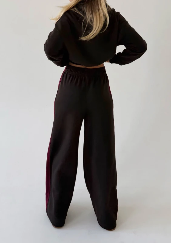 Cano Stripe - Chocolate brown sweatpants with claret stripes