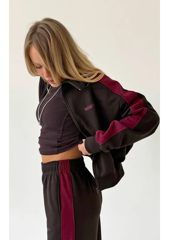 Cano Stripe - Brown jumper with cherry red stripes