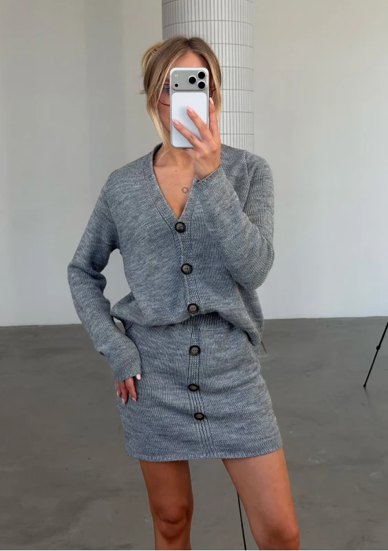 Carly - Miękki szary kardigan damski z wełną na guziki - Mosquito