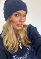 Beanie - Navy blue beanie with an embroidered monochromatic logo