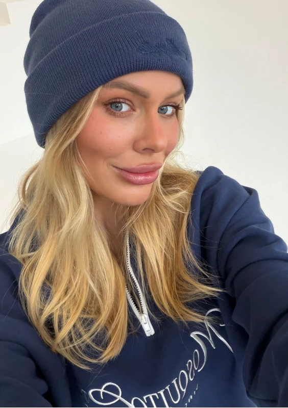 Beanie - Navy blue beanie with an embroidered monochromatic logo