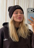 Beanie - Dark brown beanie with an embroidered logo