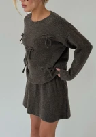 Belle - Dark lattte brown sweater with ribbons