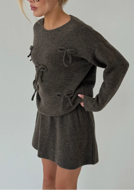 Belle - Dark lattte brown sweater with ribbons