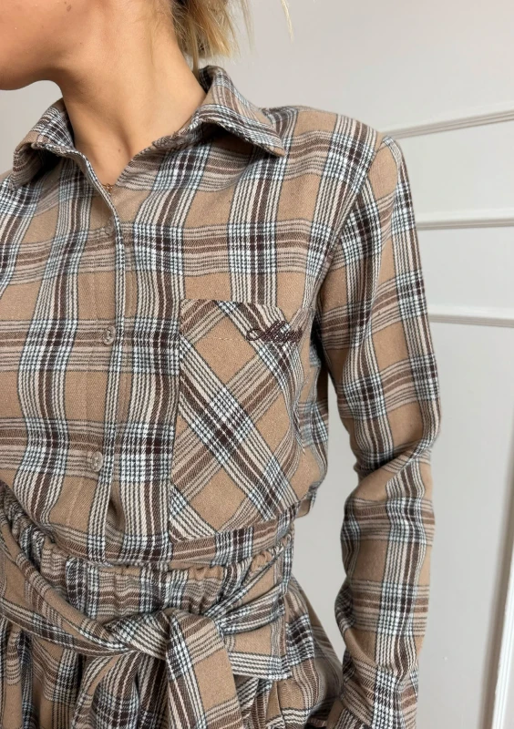 Aster - Shortened latte beige checked shirt