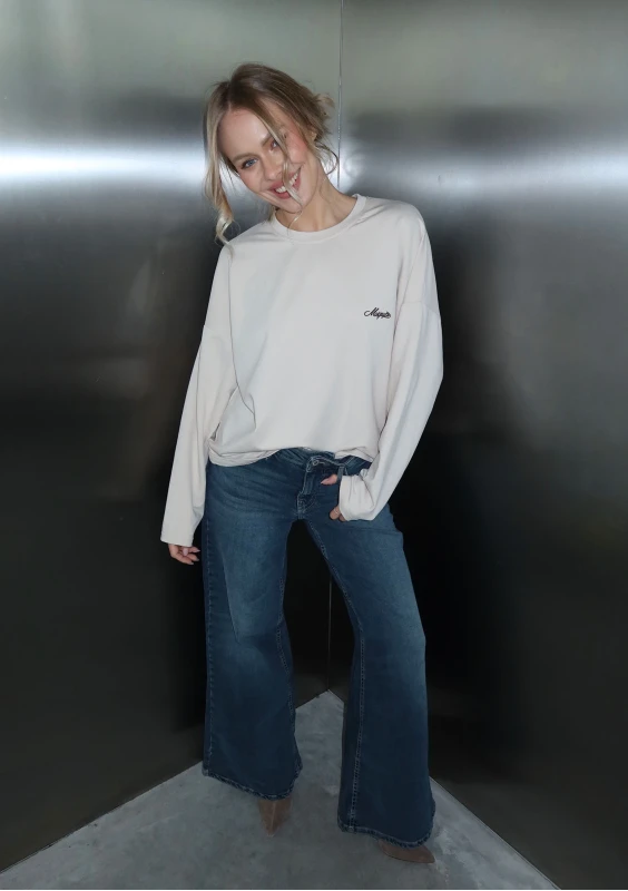 Rowe - Beige longsleeve with an embroidered logo