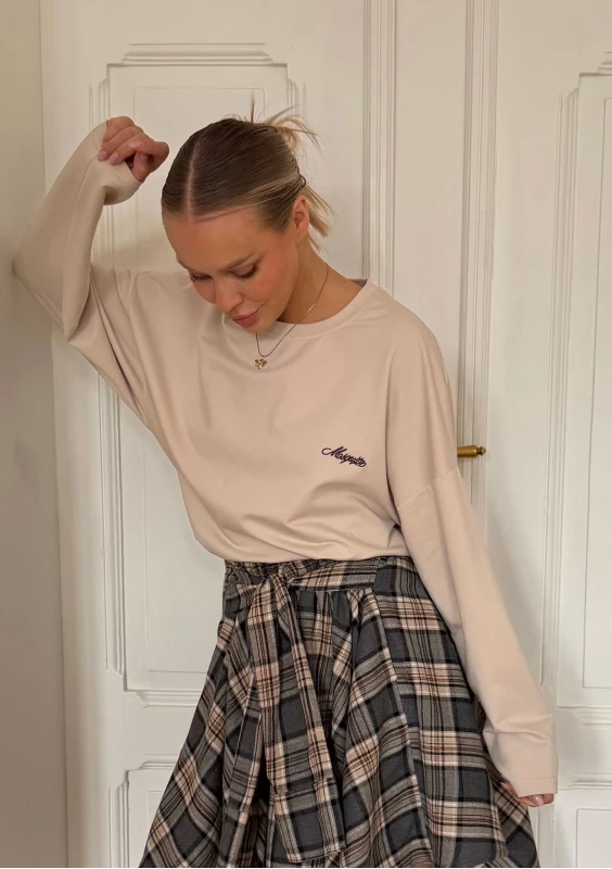 Rowe - Beige longsleeve with an embroidered logo