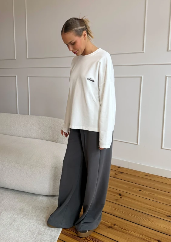 Rowe - Ecru longsleeve with an embroidered logo
