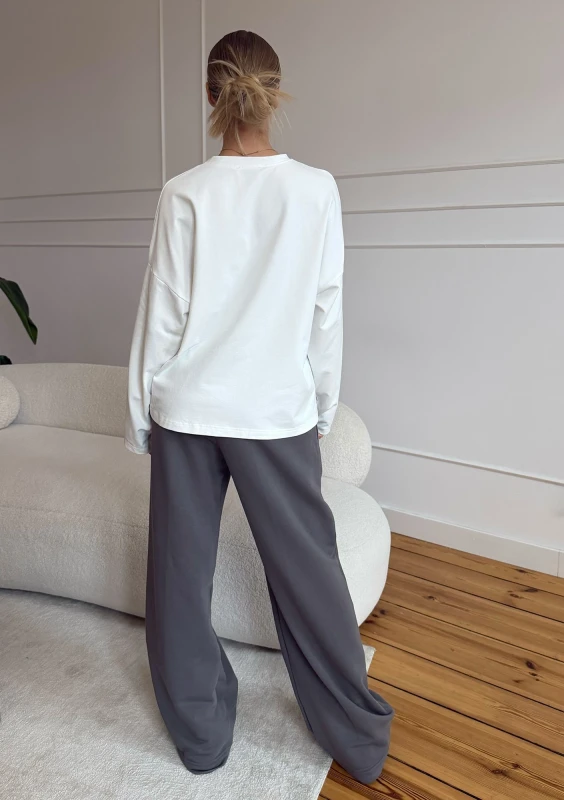 Rowe - Ecru longsleeve with an embroidered logo