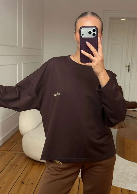 Rowe - Chocolate brown longsleeve with an embroidered logo