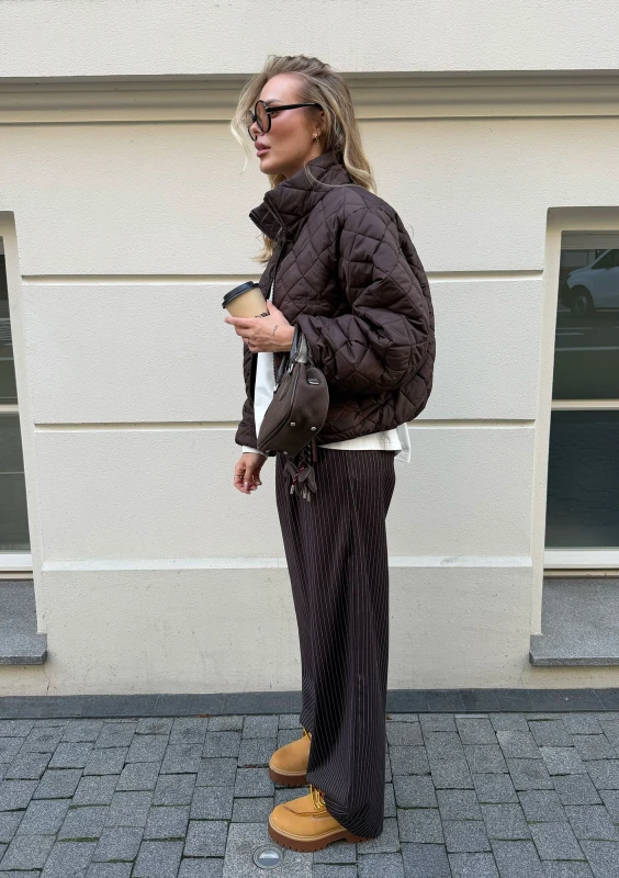 Avery - Luźna pikowana kurtka puffer Brązowa