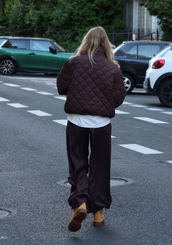 Avery - Luźna pikowana kurtka puffer Brązowa