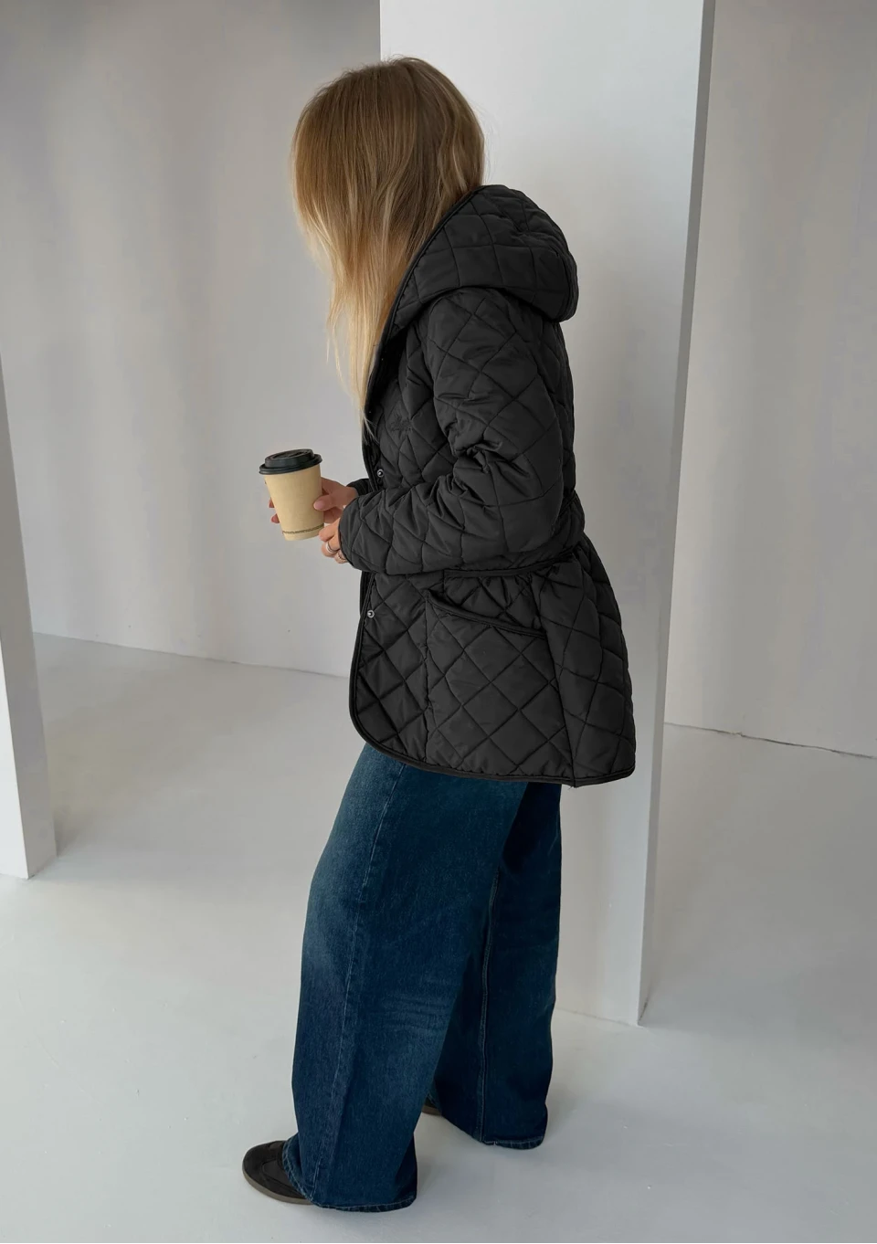 Mila - Black quilted fitted jacket